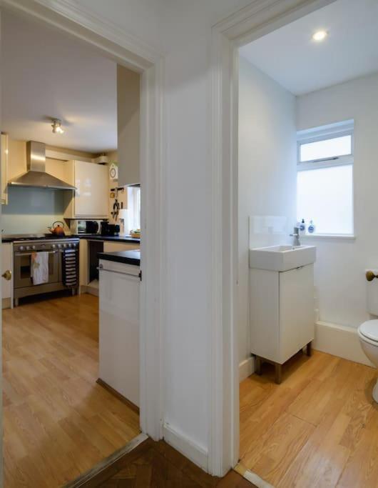 1 Bed Townhouse In Battersea Close To River Thames London Eksteriør bilde